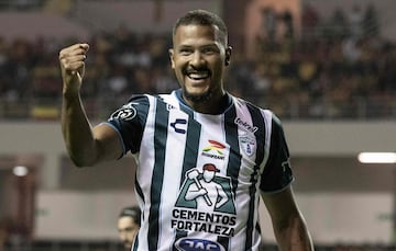 Pachuca's Venezuelan forward Salomon Rondon celebrates after scoring a goal during the Concacaf Champions Cup quarterfinals football match between Costa Rica's Herediano and Mexico's Pachuca at the National Stadium in San Jose on April 3, 2024. (Photo by Ezequiel BECERRA / AFP)